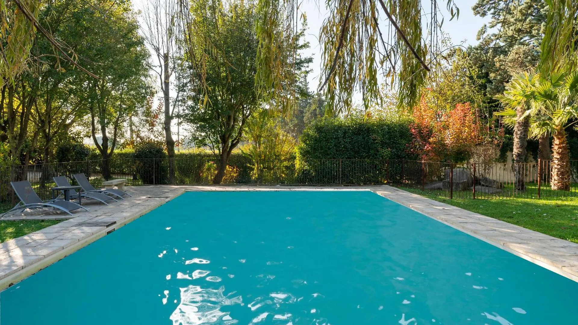Le Patio Villa Velleron 0*,
