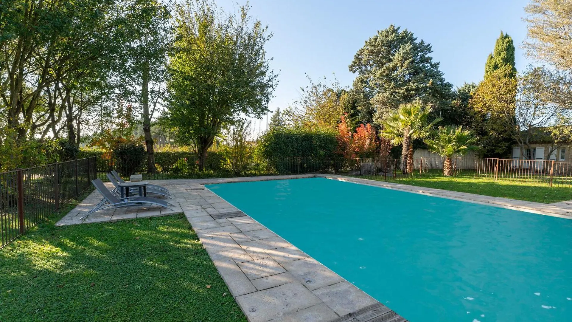 Le Patio Villa Velleron 0*,  France